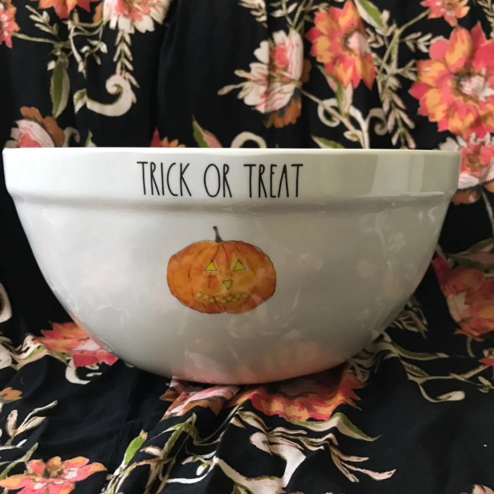 Rae Dunn “trick or treat” bowl